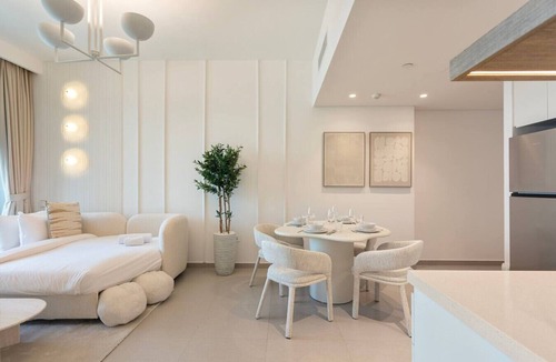 Za'abeel 2 Apartment | Bright and Exquisite 1-Bedroom in Downtown views 2