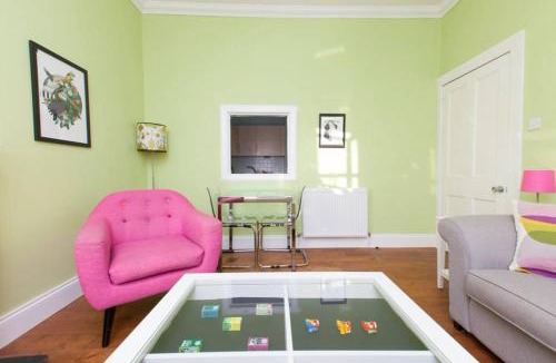 Newington Apartment | Bright and Modern Causewayside Apartment
