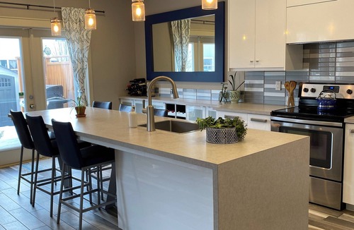 Cougar Ridge House | Bright and modern home