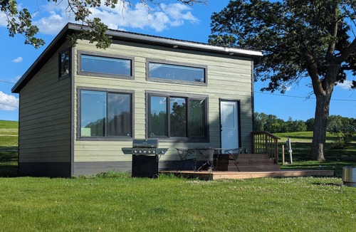Underwood Cabin | Bright and modern tiny home on the lake!