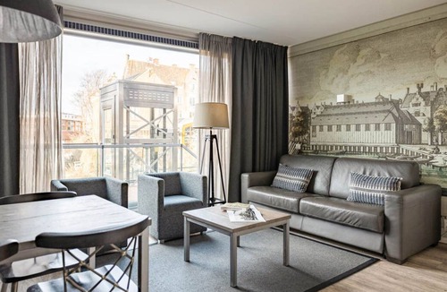 Haarlemmerbuurt Apartment | Bright and modern two bedroom apartment with canal view.