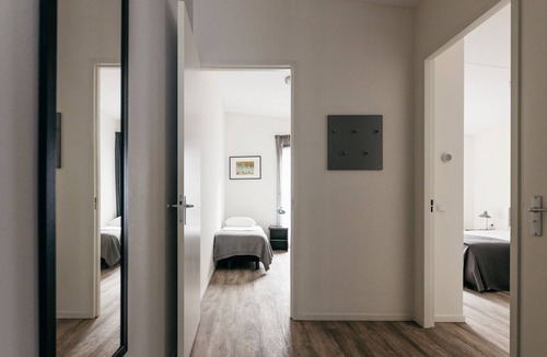Haarlemmerbuurt Apartment | Bright and modern two bedroom apartment with canal view.