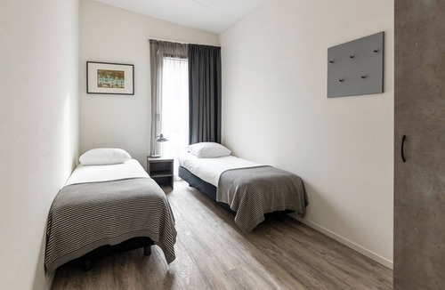 Haarlemmerbuurt Apartment | Bright and modern two bedroom apartment with canal view.