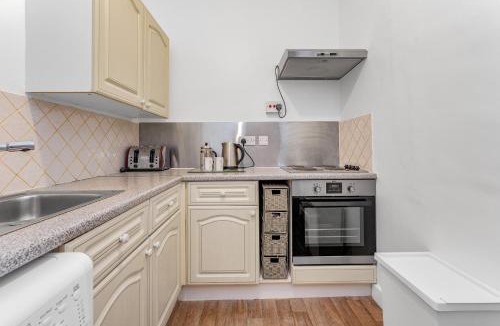 Newhaven Apartment | Bright and Quiet Edinburgh Home
