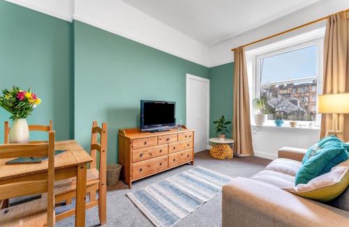 Newhaven Apartment | Bright and Quiet Edinburgh Home