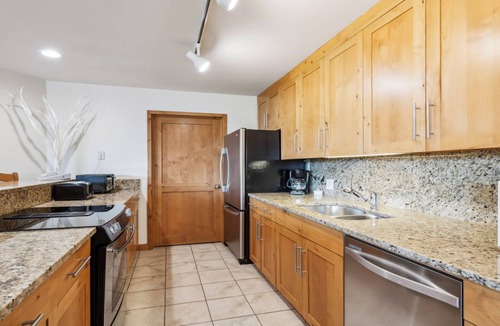 Vail Condo | Bright and Spacious 2BR A/C Fireplace & Stunning Beaver Creek Mountain Views