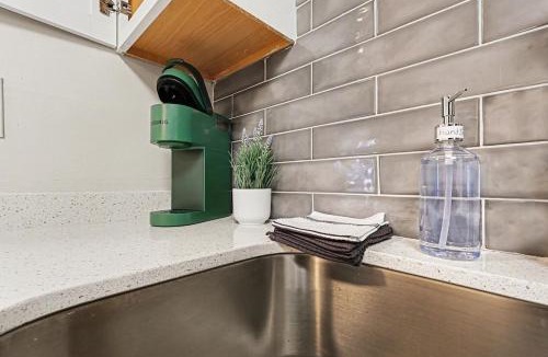 Vestavia Hills Apartment | Bright and Spacious 2BR with King Bed, Pool, Gym Near UAB & Hospitals