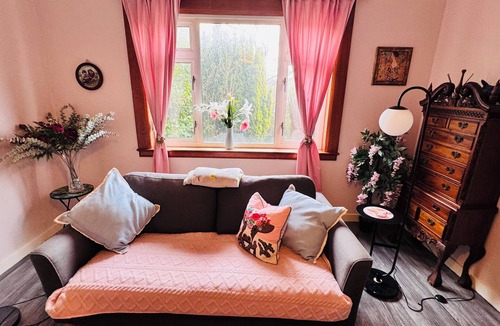Rosyth House | Bright and spacious 3 bedroom house, near M90, 20 min from Edinburgh