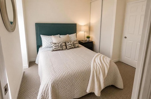 Mount Dennis Apartment | Bright and Spacious 3 Bedroom Townhouse
