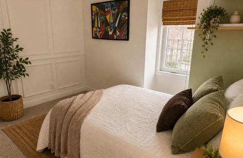 Mount Dennis Apartment | Bright and Spacious 3 Bedroom Townhouse