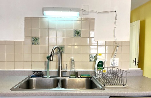 Kent House | Bright and Spacious 3-bedroom house with large patio and sprawling yard.