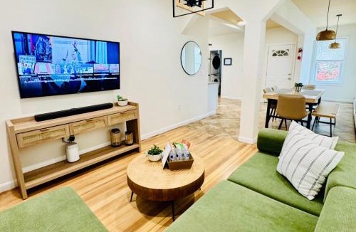Harbor View - Orient Heights Apartment | Bright and Spacious 3BR Near Boston Free Parking