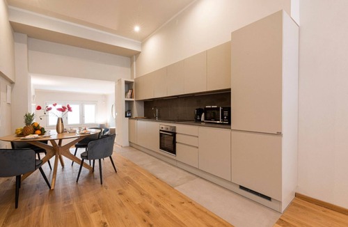 San Lorenzo Apartment | Bright and Spacious Apartment with Private Courtyard in the Heart of Florence