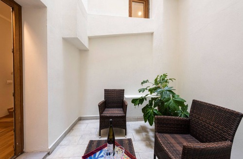 San Lorenzo Apartment | Bright and Spacious Apartment with Private Courtyard in the Heart of Florence