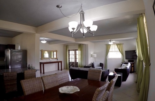 Welches Apartment | Bright and Spacious! Just Steps To The Beach!