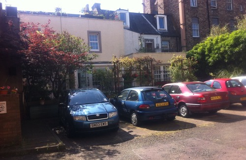 Newington Apartment | Bright and spacious south Edinburgh city flat with fabulous views