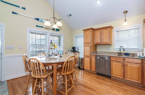 Colington Cottage | Bright and sunny family friendly cottage, 2 minutes to beach, Sound view sunsets