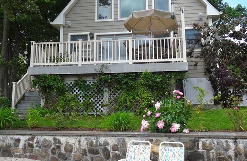 Lakeside House | Bright and Sunny Direct Waterfront with Private Sandy Beach -
