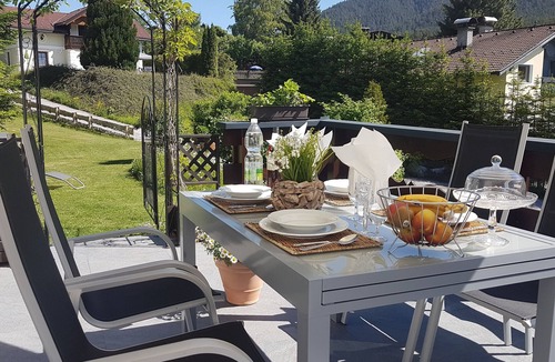 Reith bei Seefeld Apartment | bright apartment with a large sun terrace and access to the garden
