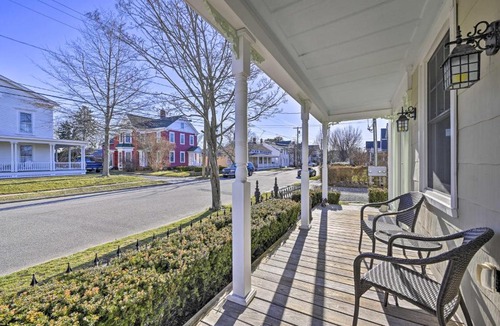 Greenport Apartment | Bright Apartment - 1/2 Mi to Greenport Harbor!