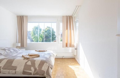 Gwatt Apartment | Bright Apartment in Thun, 50m to Lake Free Parking