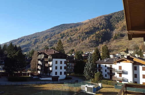 Ponte di Legno Apartment | Bright Apartment Near the Ski Slopes, in a Central Area