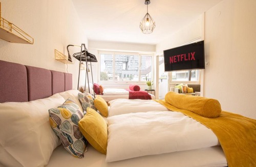 Gundeldingen Apartment | Bright Apartment with Balcony near SBB - Special MODERN LISA Apartment, Basel, up to 4 guests
