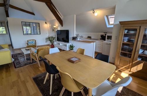 Montargis Apartment | Bright apartment with garden in Montargis