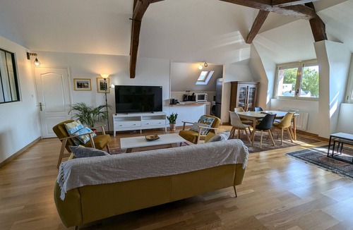Montargis Apartment | Bright apartment with garden in Montargis