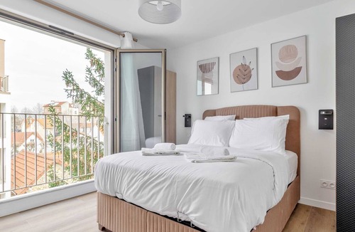 Champigny-sur-Marne Apartment | Bright apt with balcony -6P-Proche Disney/Paris