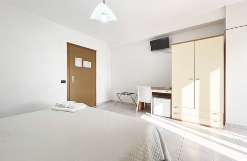 Monte Sant'Angelo Bed & Breakfast | Bright B&B with Sea View Balcony - 226 - Santangelo - Pool