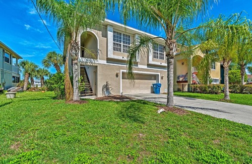 Spring Hill House | Bright Bayfront Home < 2 Mi to Hernando Beach!