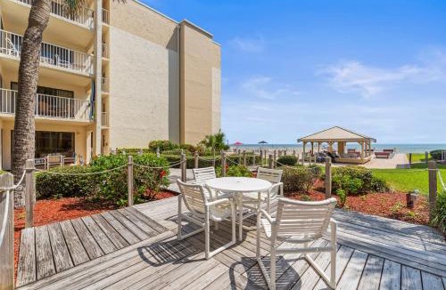 Bethune Beach Apartment | Bright Beach Condo - Ocean Views - Pool