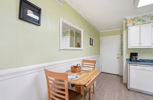 Myrtle Beach Condo | Bright Beach Condo with Proximity to Nearby Attractions!