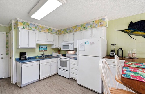 Myrtle Beach Condo | Bright Beach Condo with Proximity to Nearby Attractions!