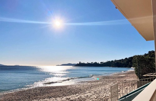 Cavaliere Beach Apartment | Bright beachfront studio in Cavalière, sleeps 4, stunning views