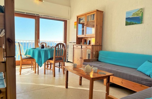 Cavaliere Beach Apartment | Bright beachfront studio in Cavalière, sleeps 4, stunning views