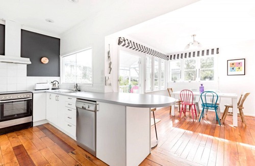 Torbay House | Bright Beachside Cottage