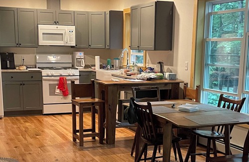 Norway Cottage | Bright beautiful clean 3br/2ba Lake House by Norway hiking, skiing & restaurants
