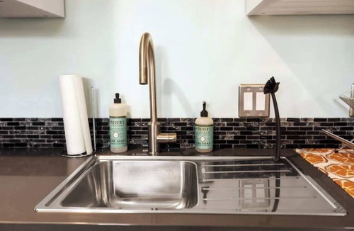 Old Town North Apartment | Bright, Beautiful & Dog Friendly Steps to Old Town