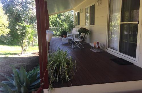 Kelmscott Ski Chalet | Bright & Beautiful Home On The Hills!
