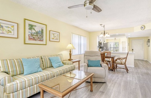 Trailer Estates Condo | BRIGHT, BEAUTIFULLY UPGRADED FIRST FLOOR END-UNIT AT SHOREWALK