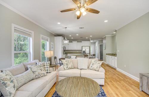 Biloxi House | Bright Biloxi Condo: Walk to the Beach!