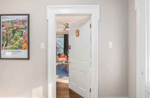 Valparaiso Apartment | Bright BnB Apartment 1S: King Bed + Near VU