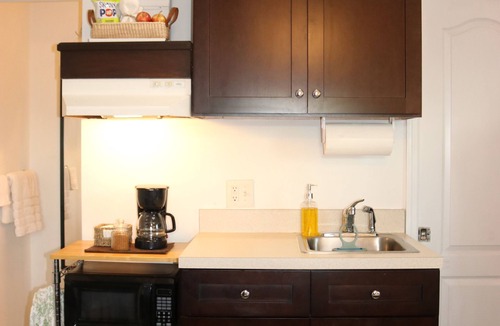 Sky Lake Apartment | Bright Boho Private Suite 1BR AC 2 Parking Near Airport, Attractions & downtown