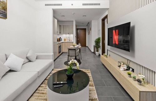 Nad Al Sheba Apartment | Bright, Breezy & Central – 1BR + Extra Room