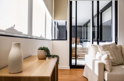 Shellharbour City Centre Apartment | Bright & Breezy Lakeview Retreat in Shellharbour