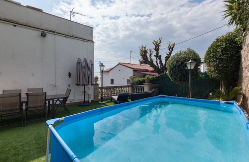Canet de Mar Apartment | Bright 'Bruc Beach' Apartment with Private Pool, Wi-Fi & Air Conditioning