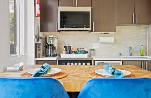 Capitol Hill Condo | Bright Capitol Hill Condo | Great Location & Views