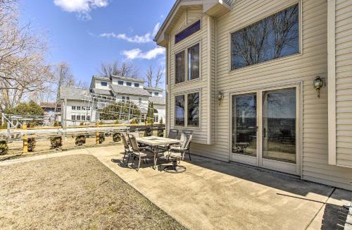 Cecil House | Bright Cecil Home w/Boat Dock & Lake Access!
